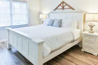 Cozy and Quiet 4Br/2Ba rancher with 1 King suite and 1 mile to JSU!!