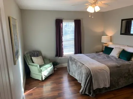 Huge, Family-Friendly Home. 10-Mins to Downtown!  Giant TV's, sweet back porch! Отели рядом с достопримечательностью «Спортивная площадка Стиплчейз»