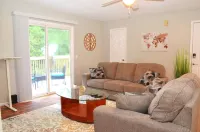 Relaxing Retreat:  2-bedroom apartment in superb Enterprise highspeed internet