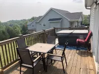 3B/3B; Single Family Lakeside Retreat W/Hot Tub