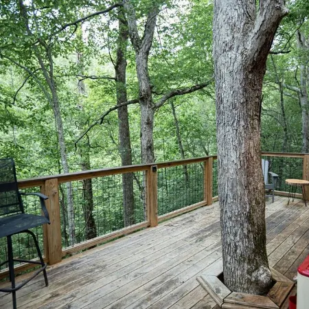 Secret Stash: Secluded Treehouse Overlooking Creek