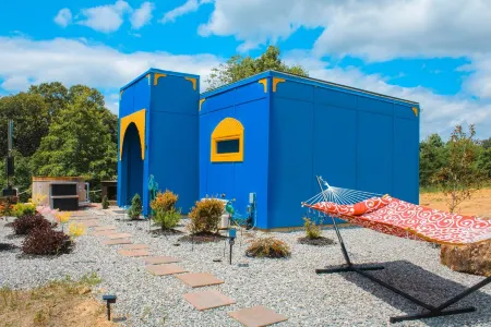 Aladdin Inspired Cabin Hot Tub Pet Friendly 3 Miles from Hocking Hills State Pk