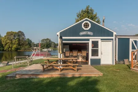 Lake Life Retreat in Decatur Michigan on Lake of the Woods near Sister Lakes