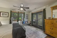 Two adjacent Summer Cabins w/ hot tub and glamping - sleeps 20