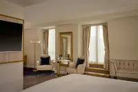 The College Green Hotel Dublin, Autograph Collection - balcony