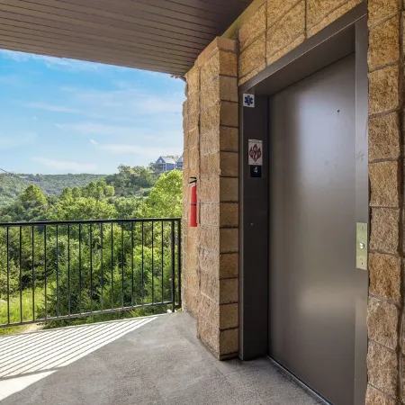 Spacious 4-bedroom penthouse condo in beautiful Branson with Lakeview