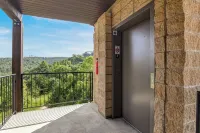 Spacious 4-bedroom penthouse condo in beautiful Branson with Lakeview