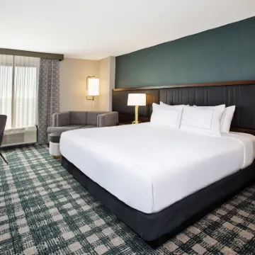 DoubleTree by Hilton Lansing Hotels near Michigan State Capitol