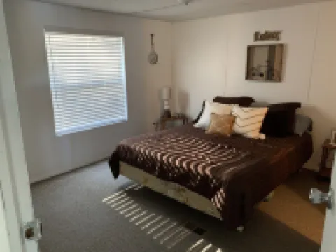 Peaceful Lake Retreat Hotels in McCormick County