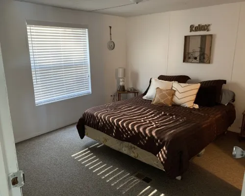 Peaceful Lake Retreat Hotels in McCormick County