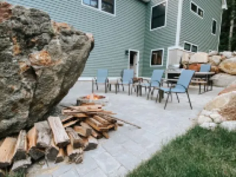 Family Friendly Newfound Lake Home, Sleeps 10, Pool Table, Kayaks & Paddleboards Hotels in Bristol