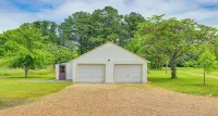 Riverfront Virginia Home - Dock, Fire Pit & Kayaks