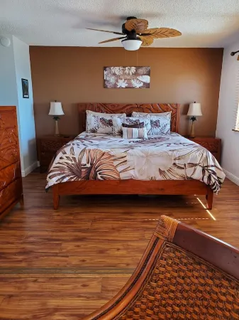 OCEAN VIEW! – 603 KAILUA VILLAGE!  NEW INTERIOR DOWNTOWN KONA - 1 BLOCK TO BAY!