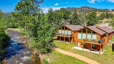Prime River Frontage with Divide Views, AC, fishing, deck,.5 mi EP& 2mi to RMNP