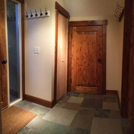 Bright, Modern Loft. 5 Miles to Ski Resort, National Park, or Downtown Jackson