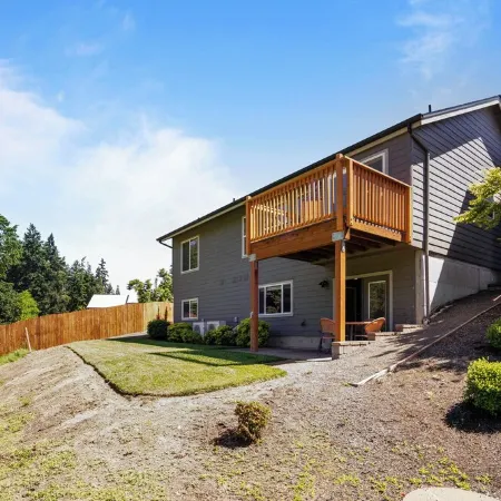 Stylish Two-Story Getaway on Keizer's Quiet Outskirts