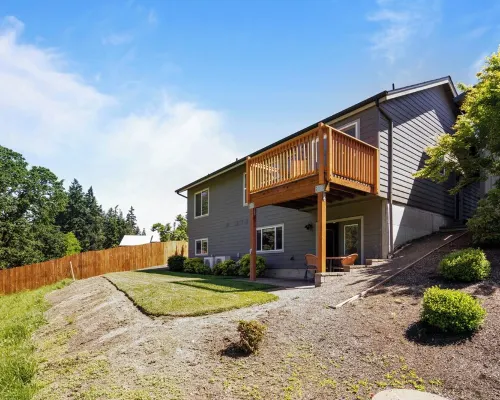 Stylish Two-Story Getaway on Keizer's Quiet Outskirts Hotels in Keizer