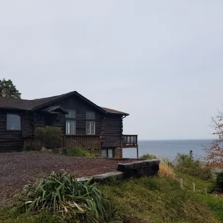 Stunning Views from Waterfront Log Cabin With Fireplace On The Chesapeake Bay