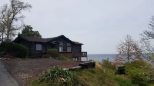 Stunning Views from Waterfront Log Cabin With Fireplace On The Chesapeake Bay