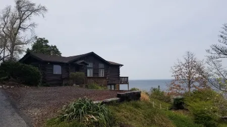 Stunning Views from Waterfront Log Cabin With Fireplace On The Chesapeake Bay