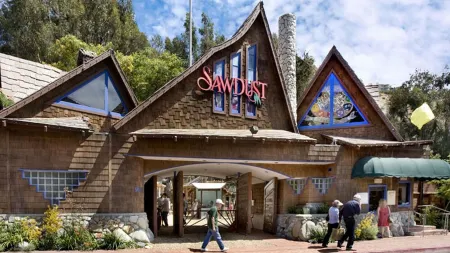 Beautiful Ocean View! Steps to Sand! Private Home with 3 Car Driveway! Отели в г. Лагуна-Бич