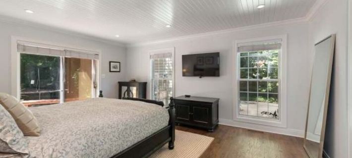 Private Cherry Beach Pool House with large heated pool & hot tub! Hoteles en Municipio de Chikaming