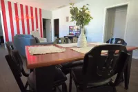 Cozy-Hoosier themed bungalow-Walk to best city parks and Downtown.