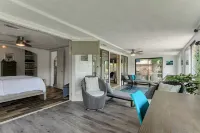 Secluded, stunning 🌊water views 1 mi from beach🏝️☀️