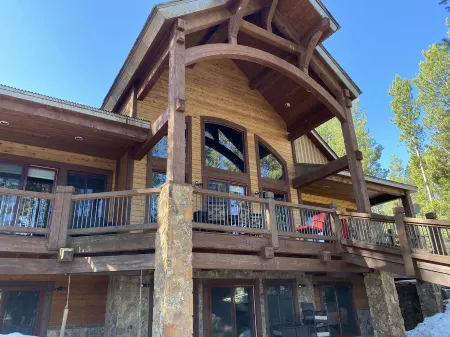 Exclusive Waterfront Cabin on Island Park reservoir with Private dock