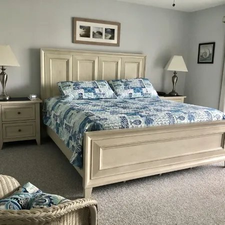 Relaxing Ocean View Getaway: Sea Winds Beach Condo.