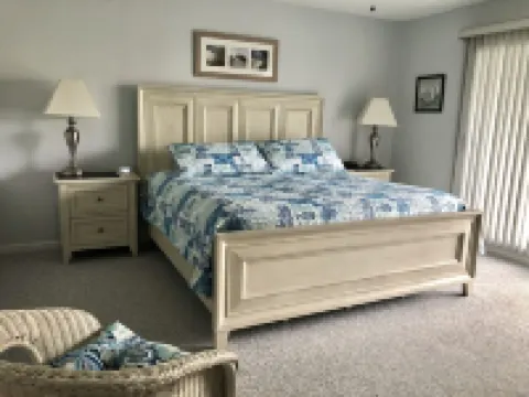 Relaxing Ocean View Getaway: Sea Winds Beach Condo.