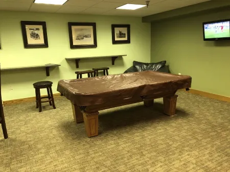 Lovely Phoenix 2Bd. Walk to Base or Take Shuttle, Pool/Hot Tub, Garage, ++