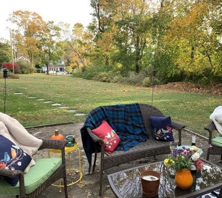 Quiet 2 bedroom 1 bath 3rd floor apartment close to everything