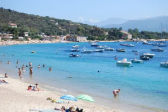 Mini villas F3 with terrace and large garden 5 minutes from the beaches Hôtels à : Serra-di-Ferro