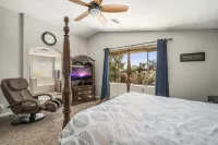 Amazing pool, arcade game and basktball game loft, pool table, 5 bedrooms