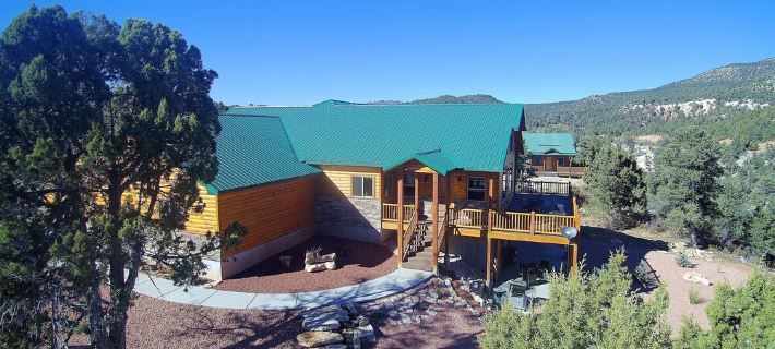 “Luxury Cabin Minutes from Zion East Entrance Views & Hot Tub” Hotels in Kane County