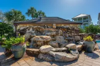 Poolside Haven! Spring break deals, book now!  6 bedroom/3.5 bath/Sleeps16
