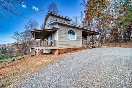 Mossy Oaks Manor-Hot Tub - Fireplace- Pool Table