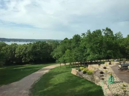 Lewis and Clark Lake Home/Loft for Rent/Lake View Property and Lake Access