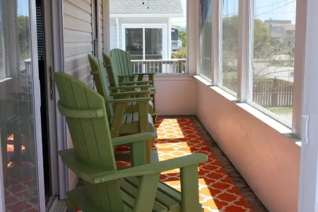 Close to Everything & Only 5 Minute Walk to the Beach