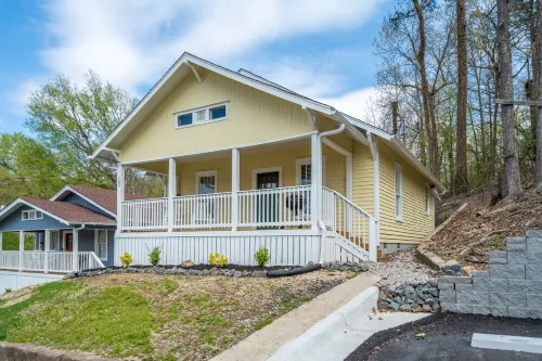 NEW! UPTOWN Cottages - 2bed/1bath - new furnishings!