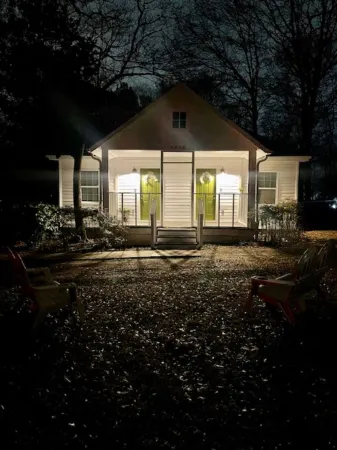 Cozy 2/1 Duplex 10 minutes from ATL Airport- Unit B