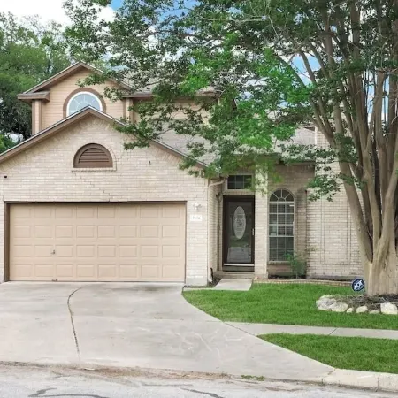 Spacious 5-bedroom house with private pool in a central San Antonio location.