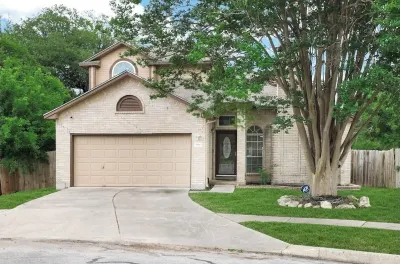 Spacious 5-bedroom house with private pool in a central San Antonio location.