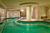 Banff Caribou Lodge and Spa - Pools