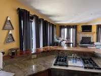 Cozy 8 Person Chalet on the Bay