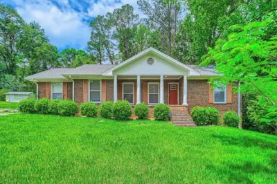 A Spacious Getaway: Perfect Home for Family/Group Stays Hotels near Marshalls