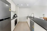 Oversized Unit - Prime Location Hotels in Ryde
