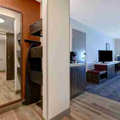 Hilton Garden Inn Cedar Rapids Rooms