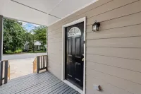 Renovated 5BD Townhome; 2 Minutes from Serene Marietta Square Highlights